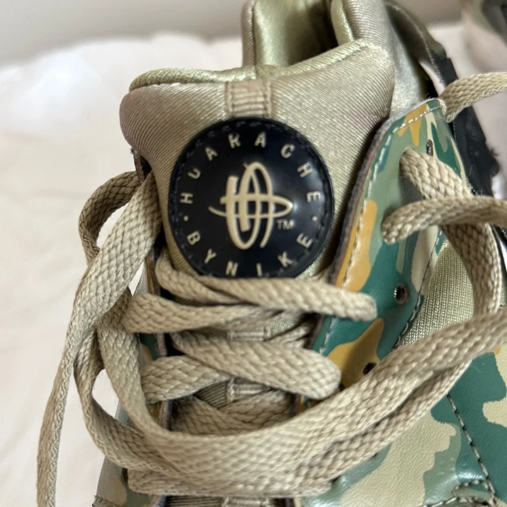 Nike Huarache Camouflage Green Sneakers. Used- Signs Of Wear. Size Y6.5